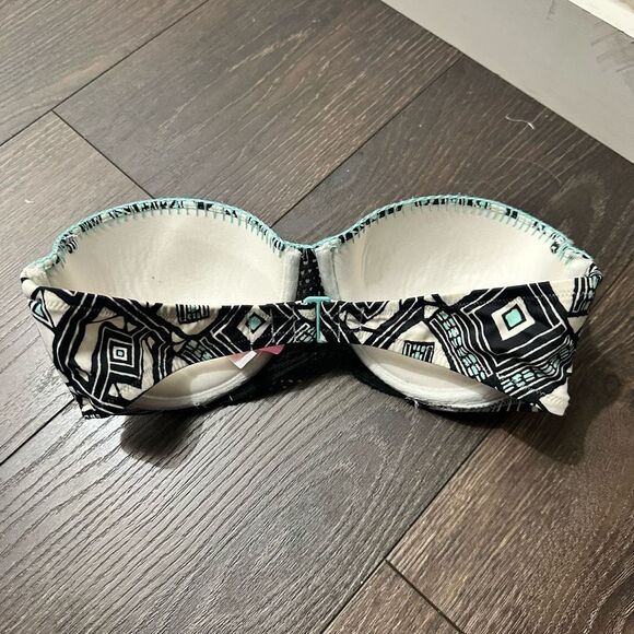 Victoria’s Secret Women’s 32DD Patterned Swim Top - Picture 2 of 3